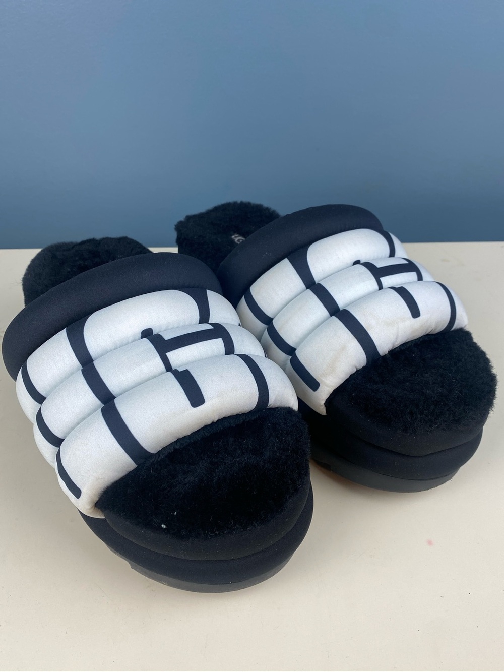 UGG Women’s Maxi Slide Platform Logo Sandals 7